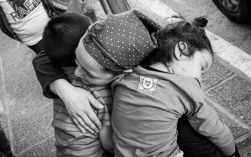 Yessica Bonnefoi junto a dos de sus hijes