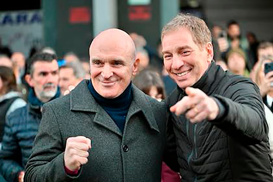 Ex candidato y candidato, sonrisas de otros tiempos. 