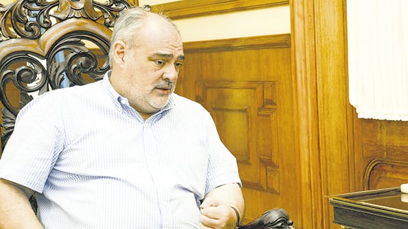 Ex gobernador Ricardo Colombi, espiado.