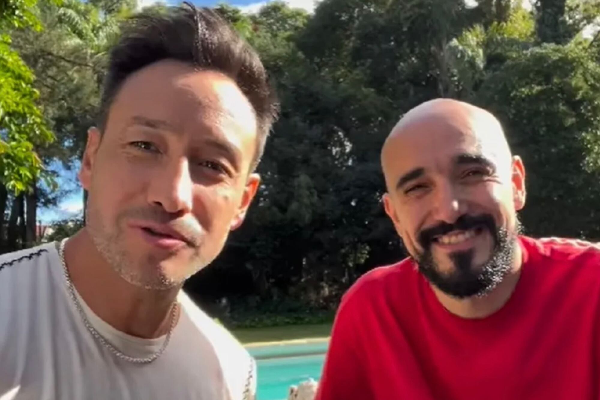 "Estamos muy contentos de estar juntos. Pronto saldrá la canción para todos ustedes", comentaron