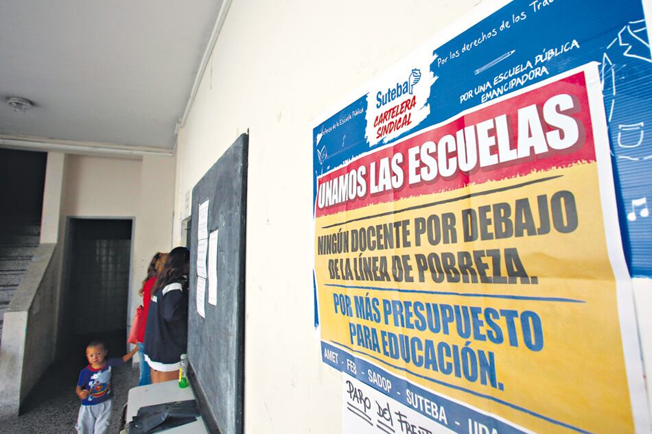 La provincia ofrece un 18 por ciento de aumento y los gremios exigen un 35 por ciento.