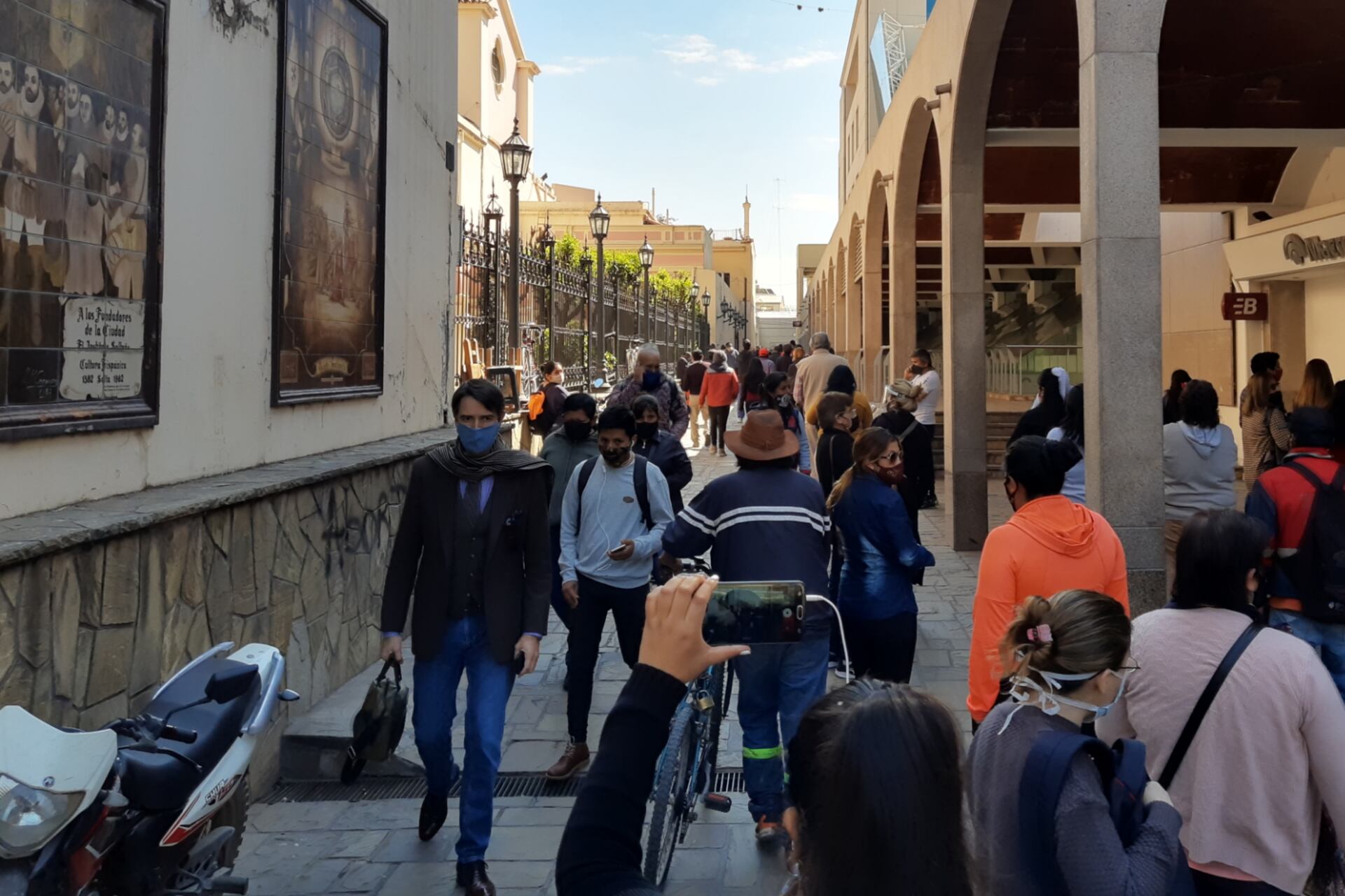 El centro de Salta un día cualquiera de distanciamiento social