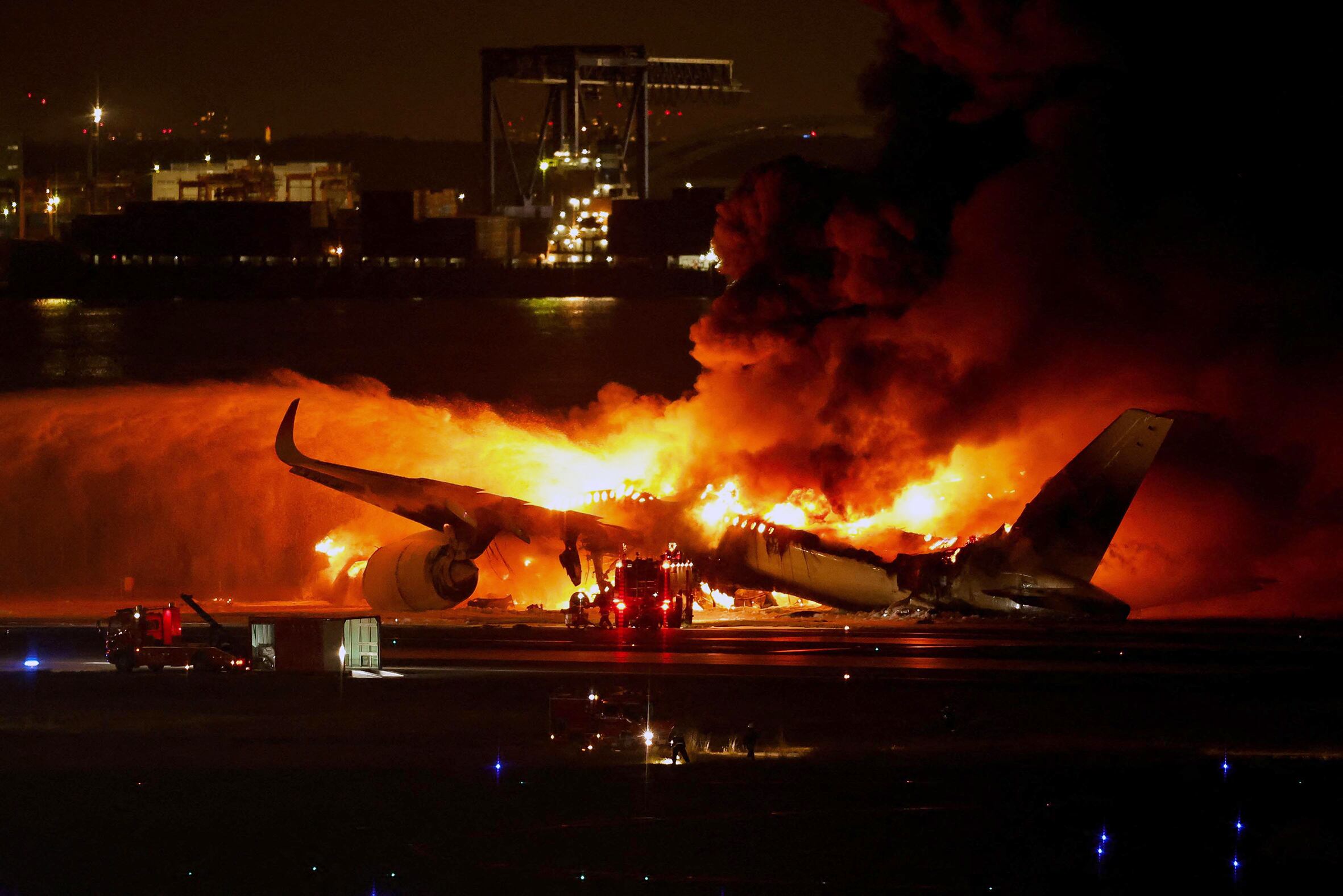 Un Airbus de Japan Airlines se incendió en un aeropuerto de Tokio.