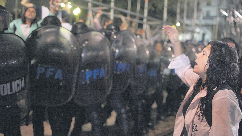 Los docentes fueron atacados el 9 de mayo pasado por la Policía de la Ciudad, que usó escudos, bastones y gas pimienta.