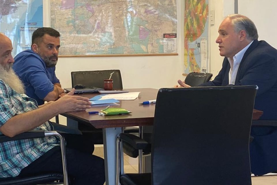 Pérsico, Menéndez y Cánepa en la firma del convenio