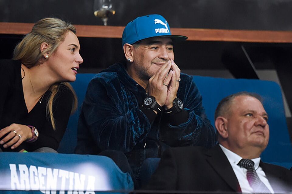 Maradona junto a su entonces novia Rocío Oliva en la final de Zagreb