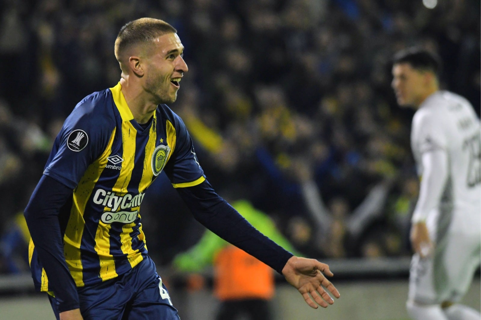 Agustín Módica hizo dos de los cuatro goles de Central ante Caracas