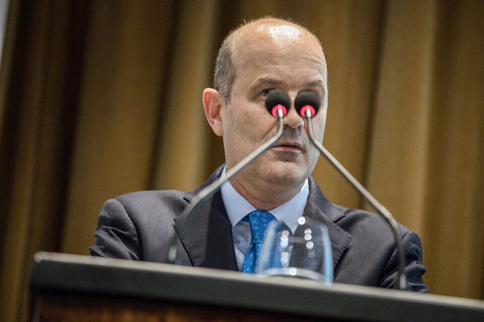 Sturzenegger es la mente detrás del DNU de Milei.