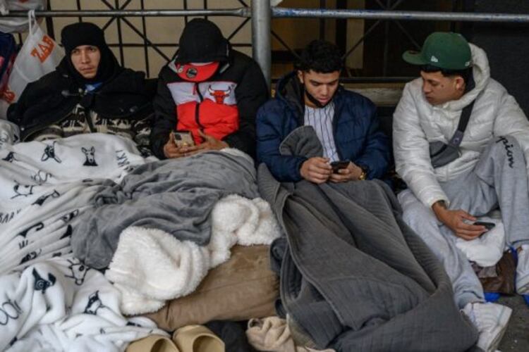 Ante la avalancha de inmigrantes, Nueva York prepara agentes y recursos para atender las necesidades de los solicitantes de asilo. (Foto: AFP)