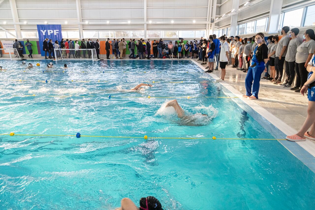 El presidente del Ente Comodoro Deportes, Hernán Martínez, explicó que la disposición “se aplicaba históricamente en los natatorios a nivel nacional”.