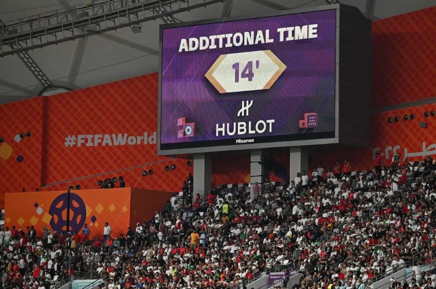 En el Mundial de Qatar se observaron hasta 14 minutos de tiempo adicionado (Foto: AFP).