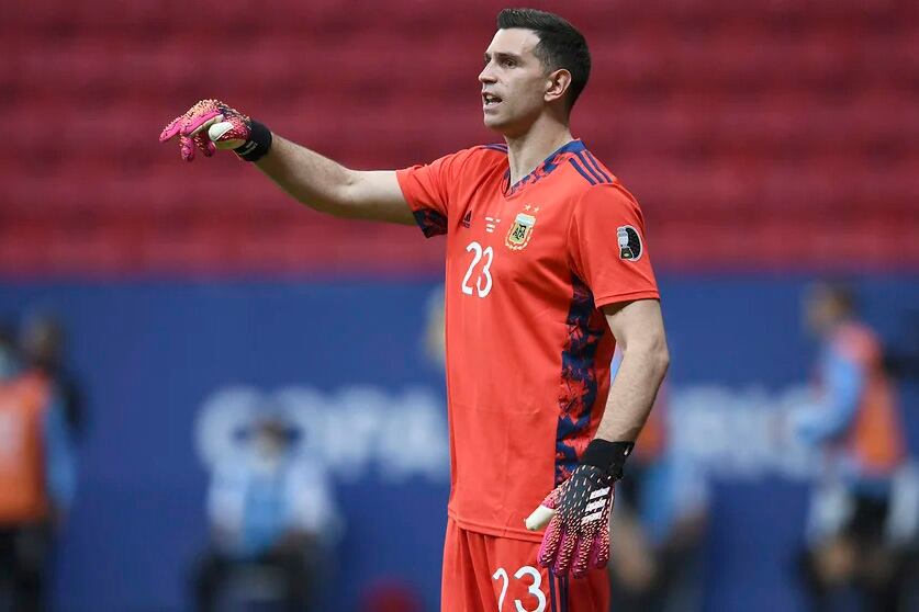 Dibu Martinez, arquero y figura de la Selección.