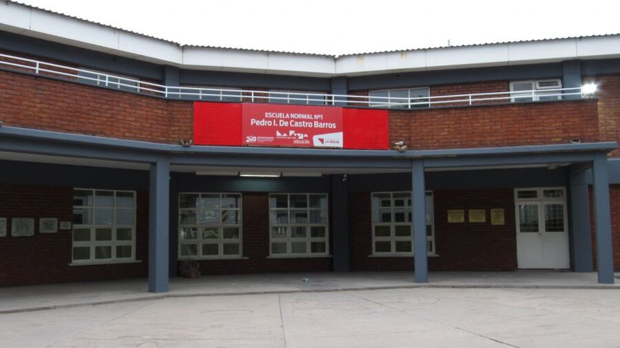 Las escuelas primarias de jornada simple sumarían una hora de clases.