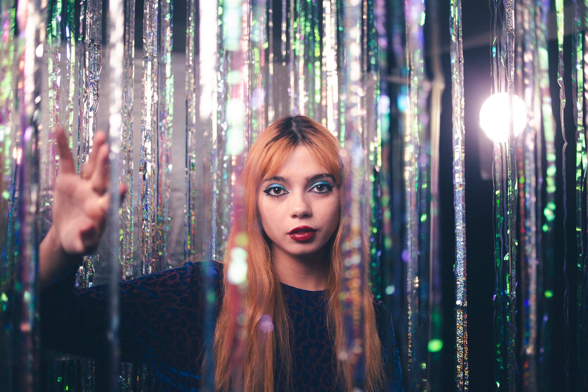 "A los 14 estaba en Tumblr reposteando letras de Lana del Rey, es lo mismo que sigo haciendo ahora", dice sobre su forma de comunicarse