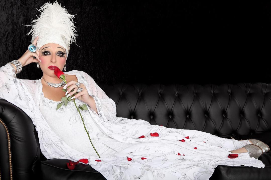 “En el cabaret siempre tratamos de hacer una crítica social y una sátira política", dice Gago. 