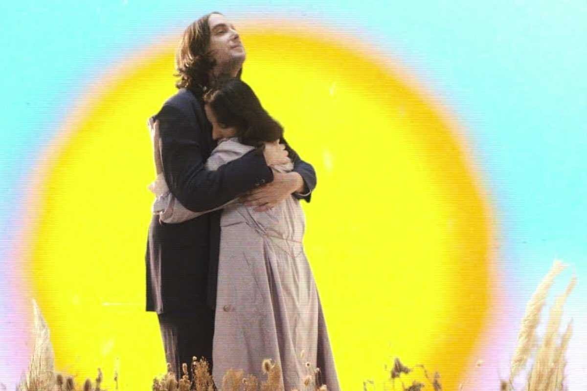 En pleno distanciamiento, Benito Cerati y Paula García ofrecen esperanza indie pop en el abrazo profundo de su nuevo video.