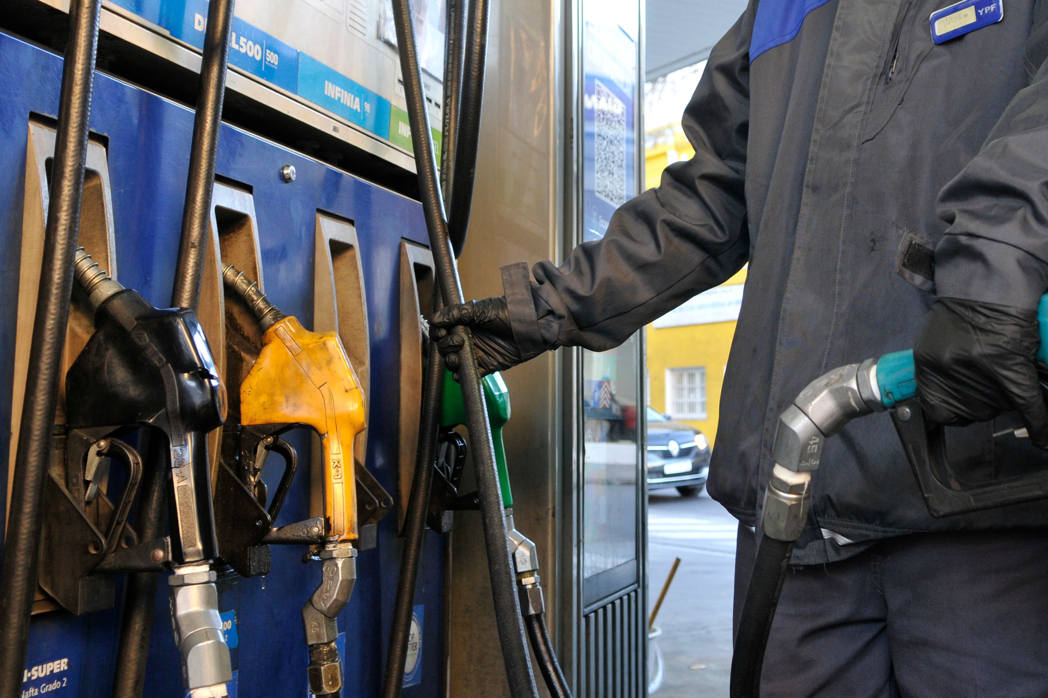 La carga de nafta premium cayó 24,6 por ciento.