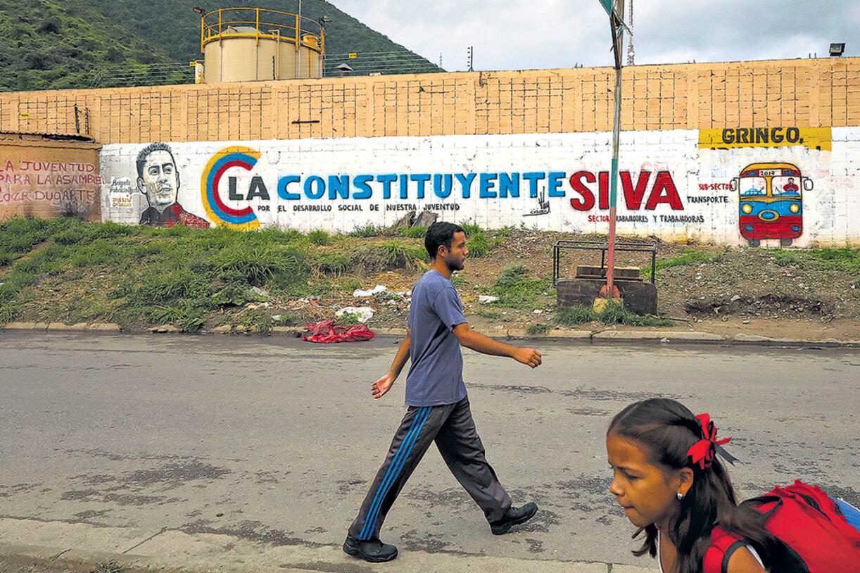 Propaganda electoral para la asamblea constituyente en un barrio popular de Caracas.