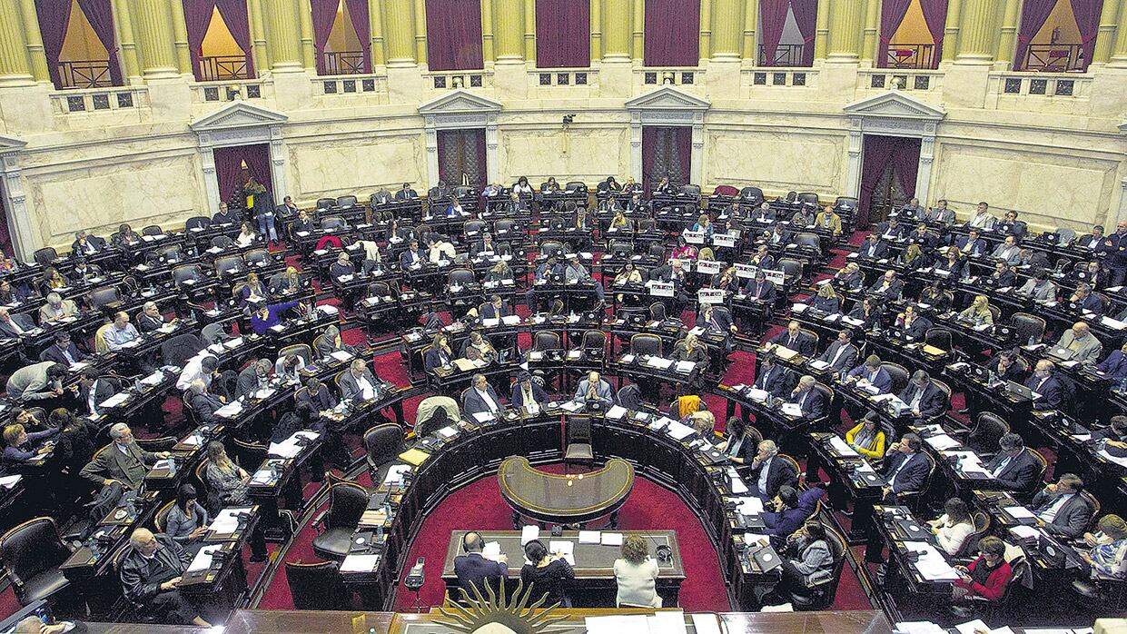 Los legisladores exigen que se presente Aguad a explicar qué pasó y qué hacía el ARA San Juan.