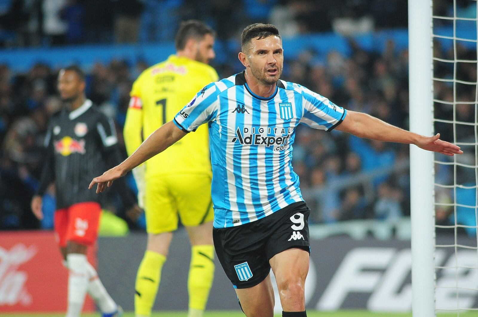 Adrián Martínez sigue de festejo en Racing