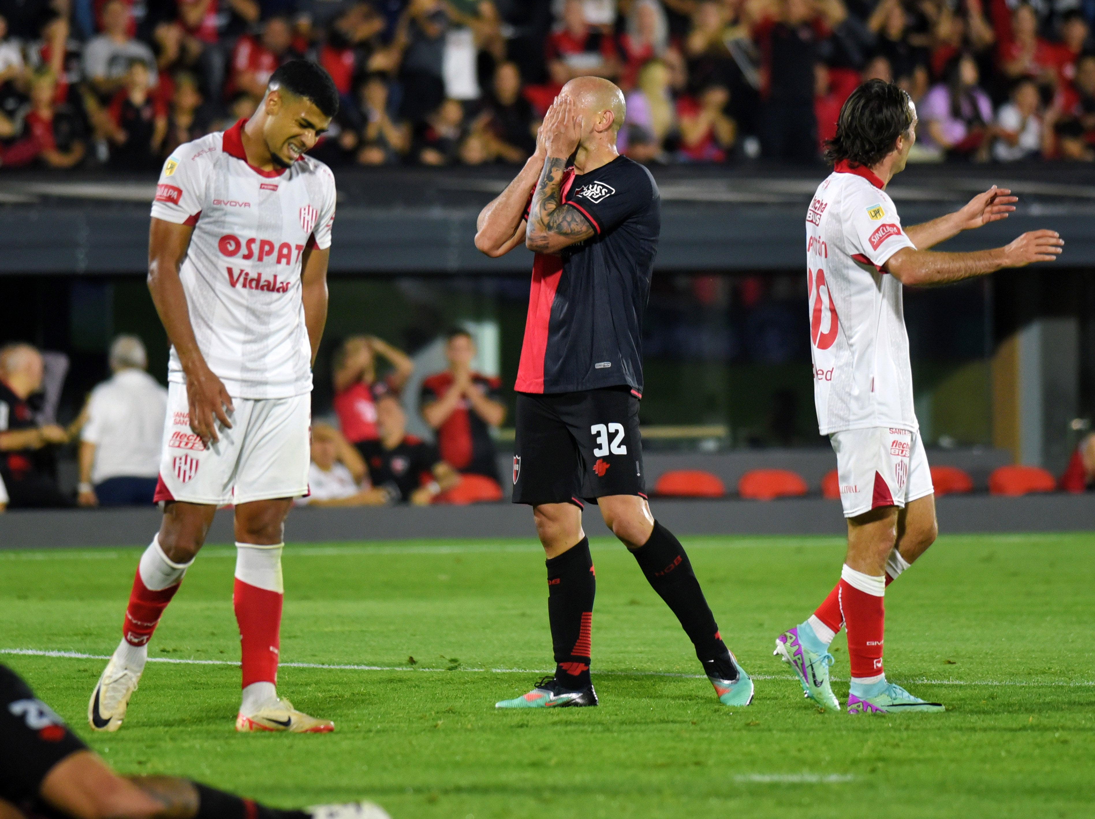 González perdió una clara ocasión de gol 