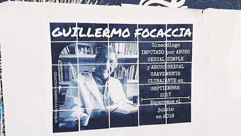 Cuando comenzó el juicio, la Colectiva Feminista La Revuelta intervino la Ciudad Judicial con afiches.