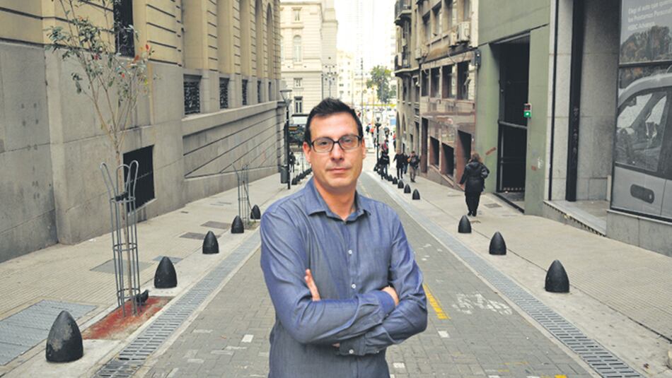 Sain sostiene que “a las empresas proveedoras de servicios no les interesa quién está sino sus gustos”.