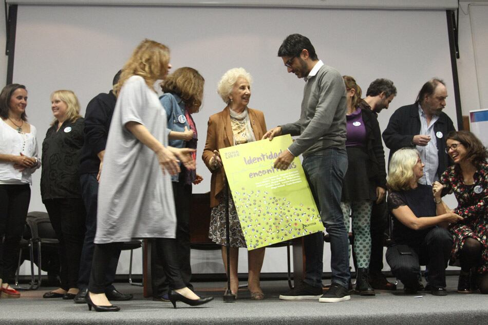 “Estos artistas donaron la esencia de su intelecto y de su corazón, no son prisioneros de nada”, dijo Estela de Carlotto.