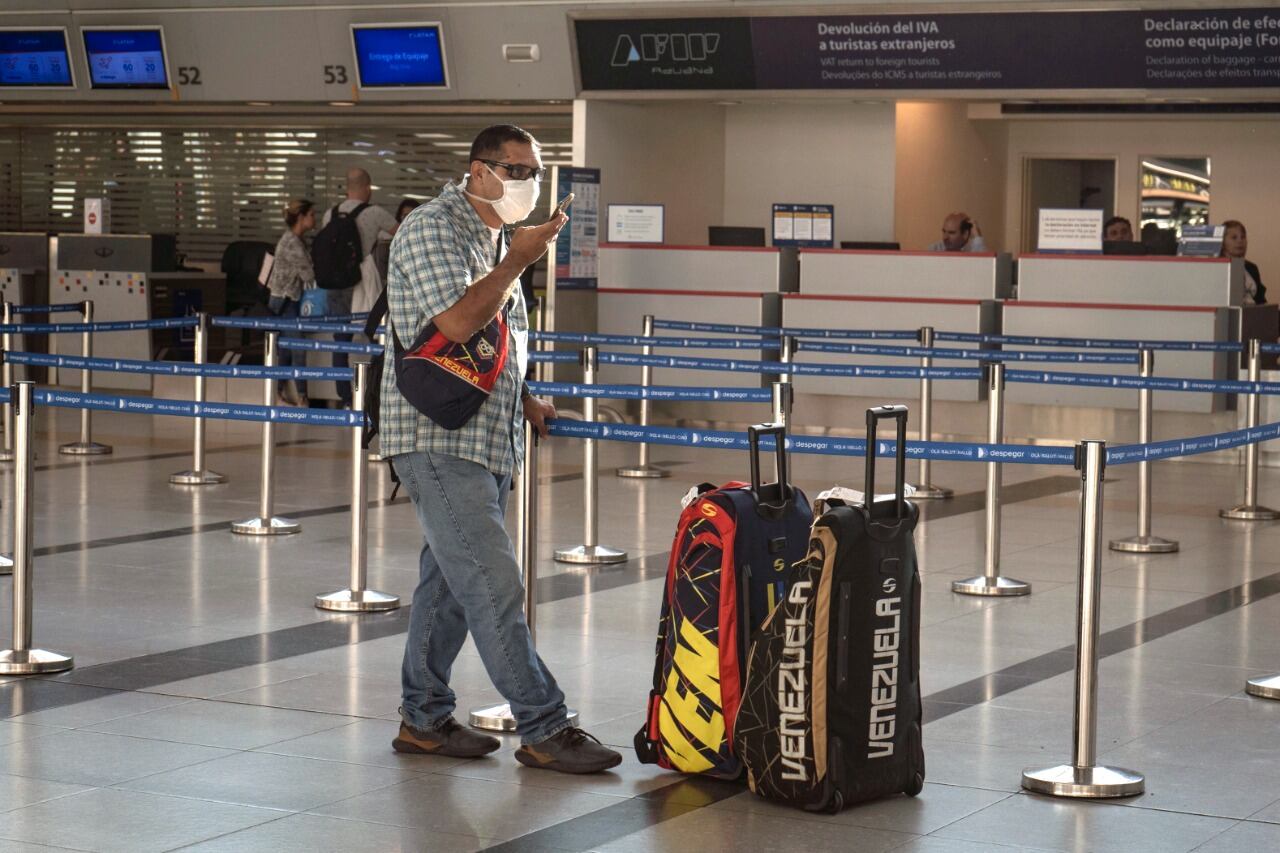 "Se retrasará un poco el retorno de las personas que viajaron al exterior", advirtió la titular de Migraciones.