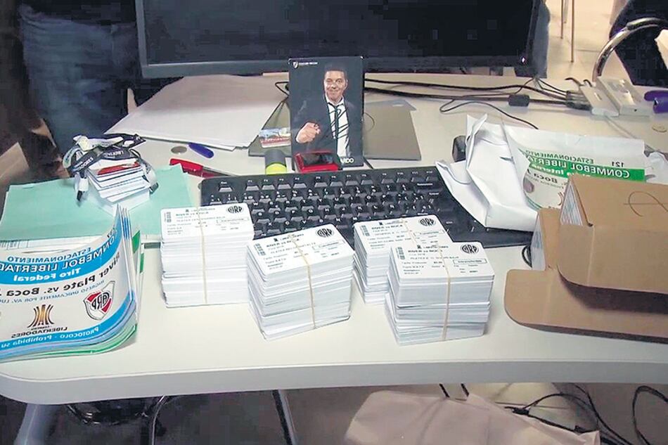 Allanamiento a las oficinas de River en el Monumental.