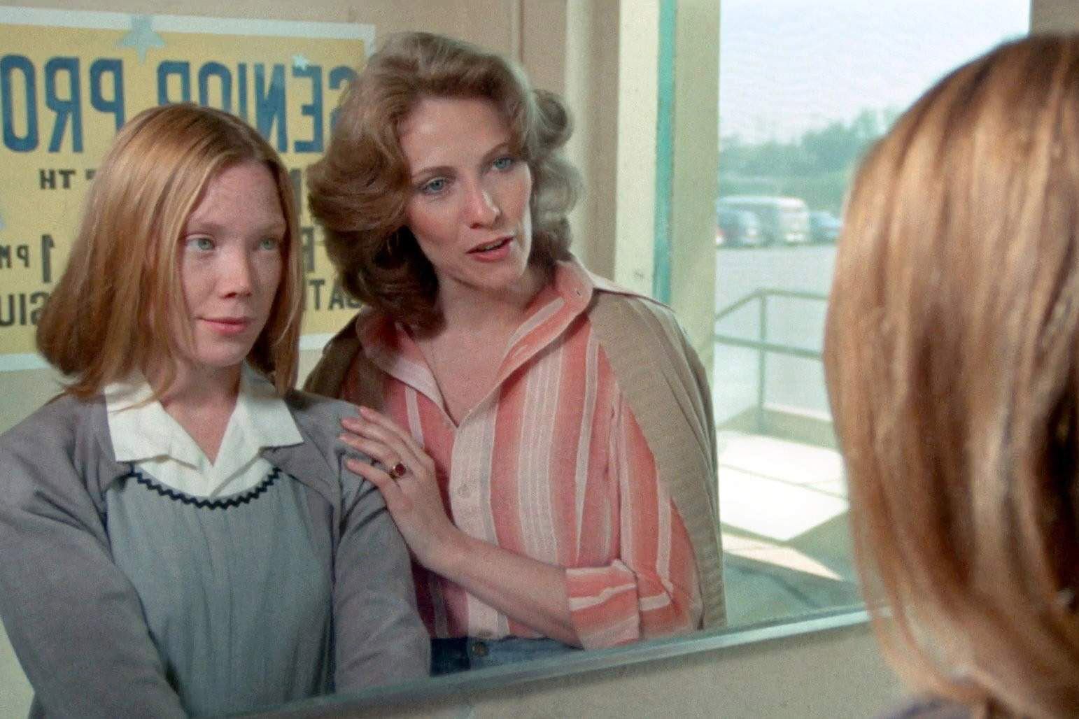 Sissy Spacek y Betty Buckley en el film de Brian de Palma