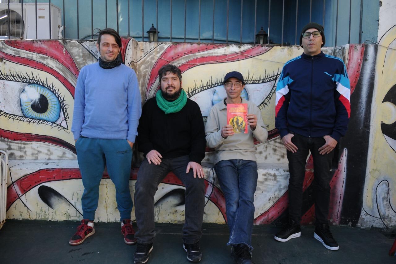 Diego Skliar con Las Manos de Filippi, una banda con trayectoria combativa.