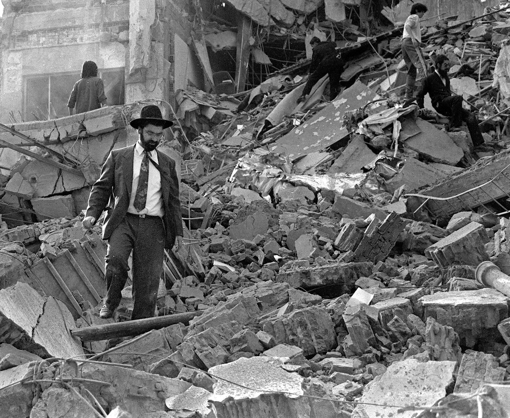El 18 de julio de 1994 explotó una bomba en la sede de la AMIA en Pasteur al 633.