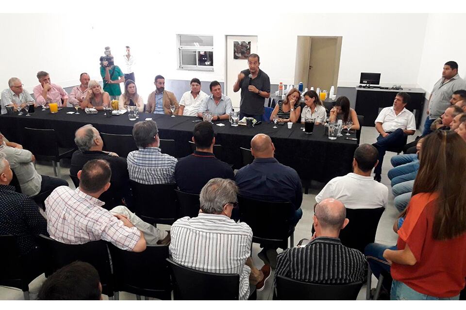 El cónclave reunió a sindicatos, legisladores e intendentes. Preocupación en el cordón.