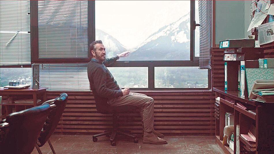 Schiavone, el personaje de Giallini, debe reiniciar su carrera policial en un pueblito remoto.