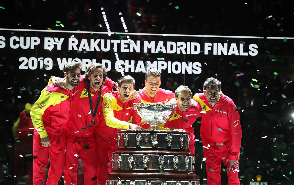 Festejo de España, flamante campeón de la renovada Copa Davis.