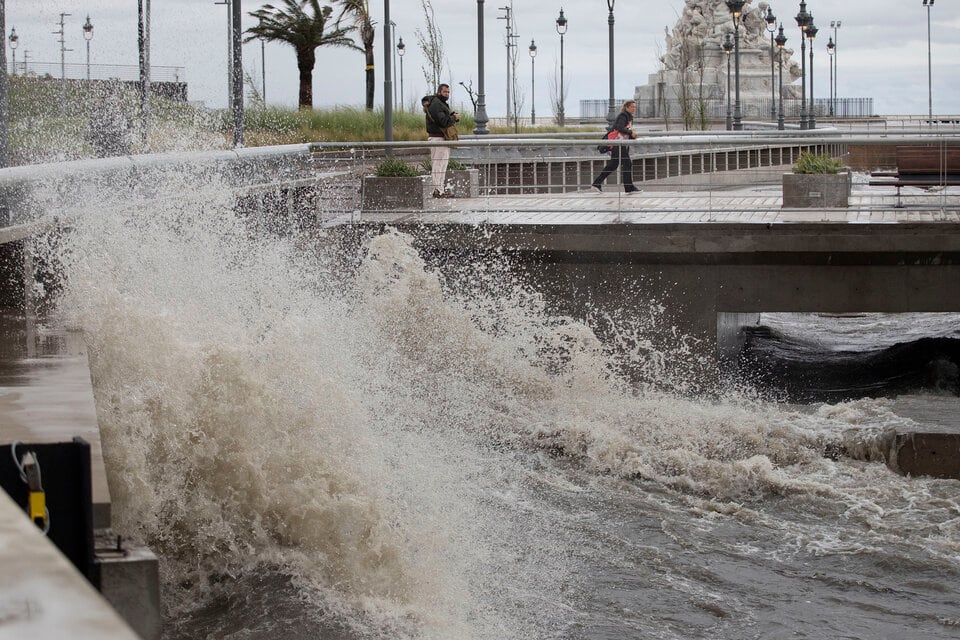 El Río de la Plata sufrirá una crecida sobre sus valores indicados en la tabla de marea (Foto: NA).