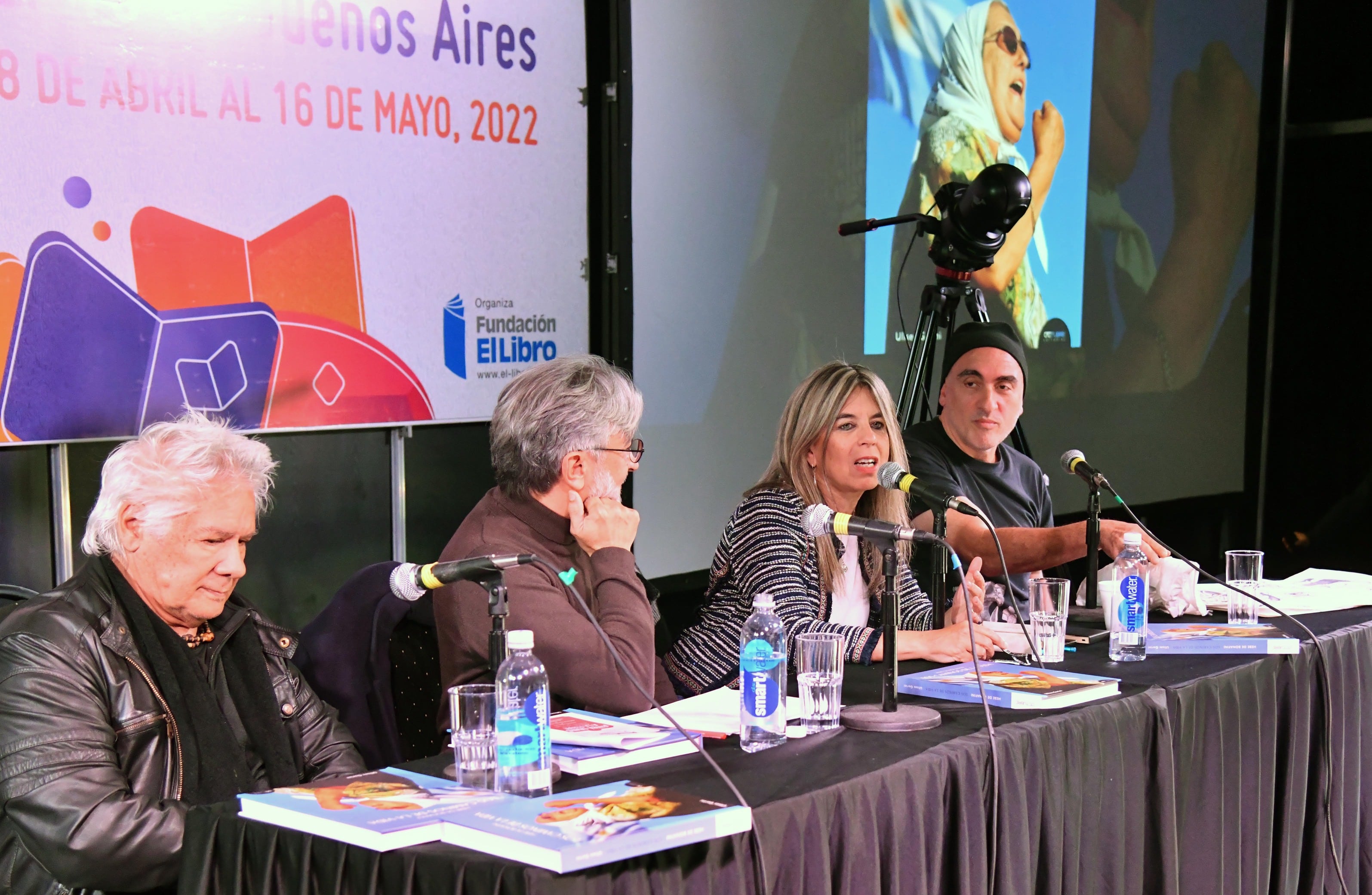 "Los caminos de la vida" se presentó en la Feria del Libro.