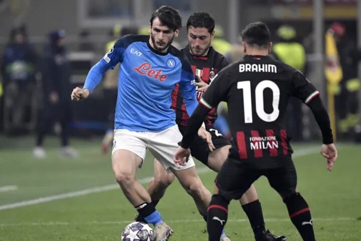 Napoli no pudo con el Milan. El partido se jugó en el estadio Diego Armando Maradona.