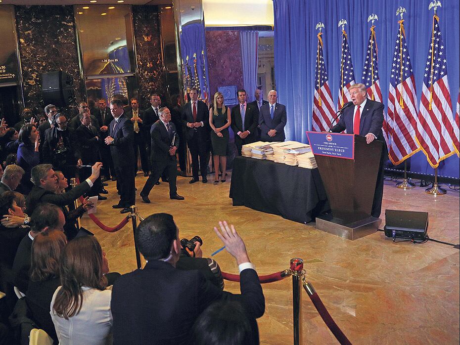 Trump se mostró duro con Rusia, pero mucho más con algunos medios electrónicos de su país en su primera rueda de prensa en seis meses.