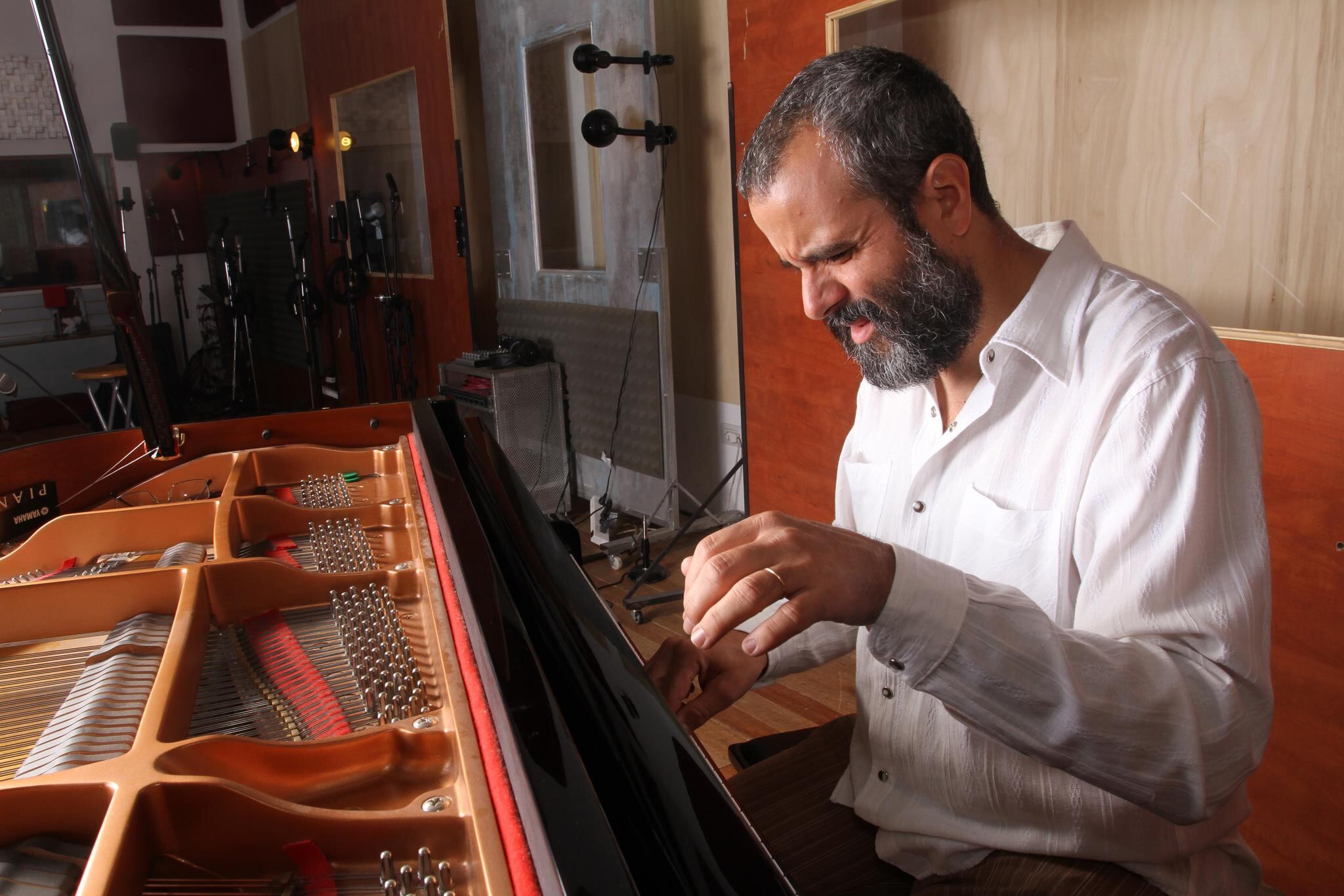 Además de pianista, Hernán Ríos es compositor, docente y productor.