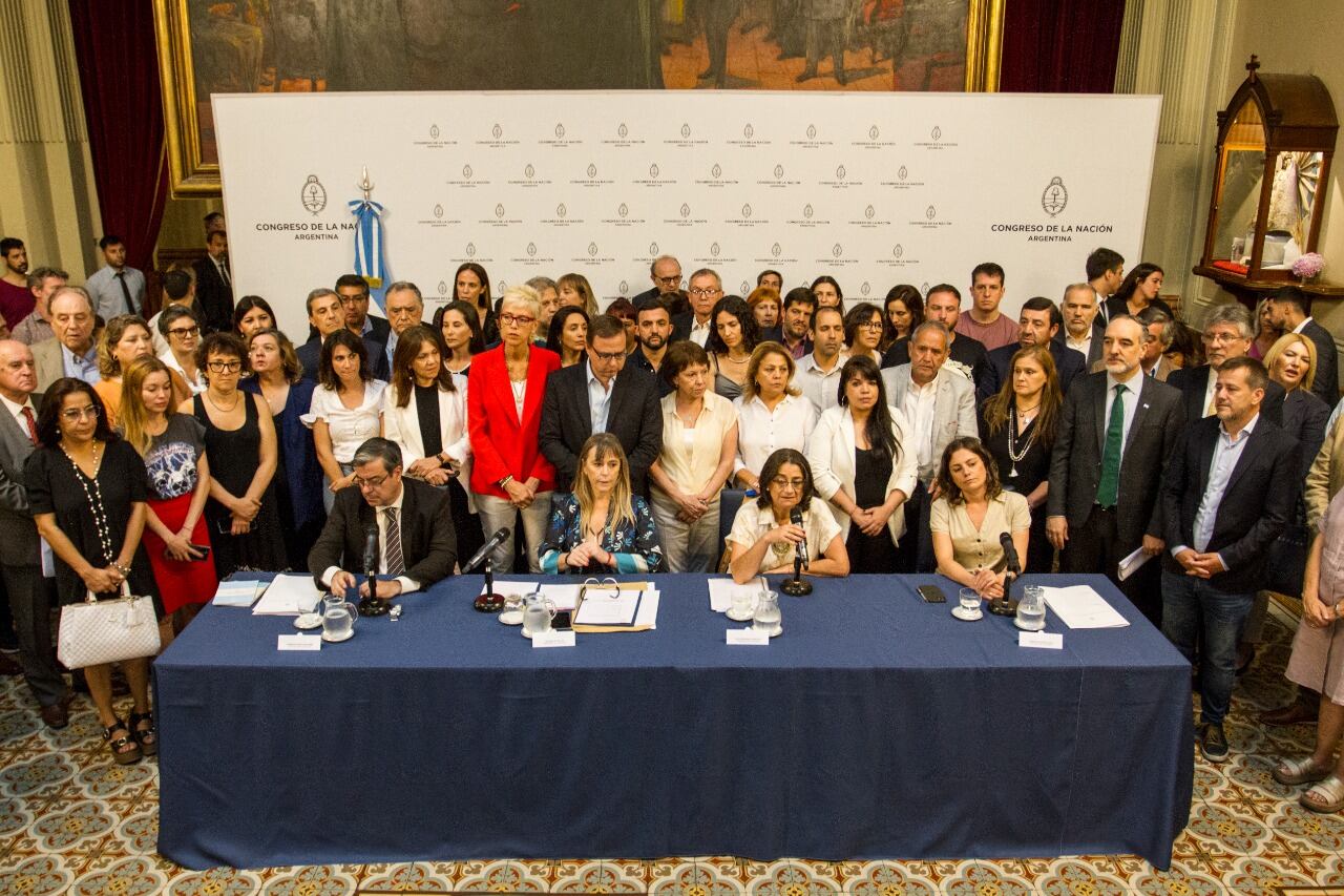 Germán Martínez, Juliana Di Tullio, Lucía Corpacci y Vanesa Siley pronunciaron el mensaje de los legisladores del FdT.