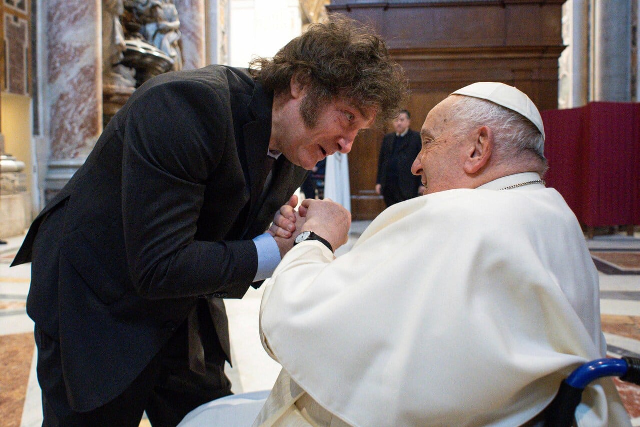 Milei con el Papa, al que dice haberse disculpado. 