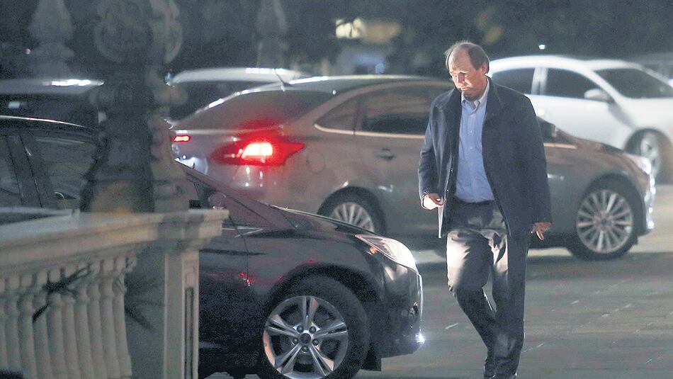 Ernesto Sanz, socio fundador de Cambiemos, ingresando a la Casa Rosada como articulador de la UCR con el Poder Ejecutivo.