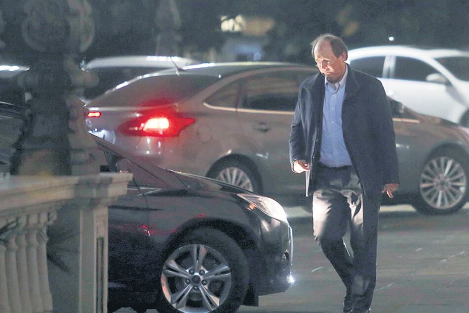 Ernesto Sanz, socio fundador de Cambiemos, ingresando a la Casa Rosada como articulador de la UCR con el Poder Ejecutivo.