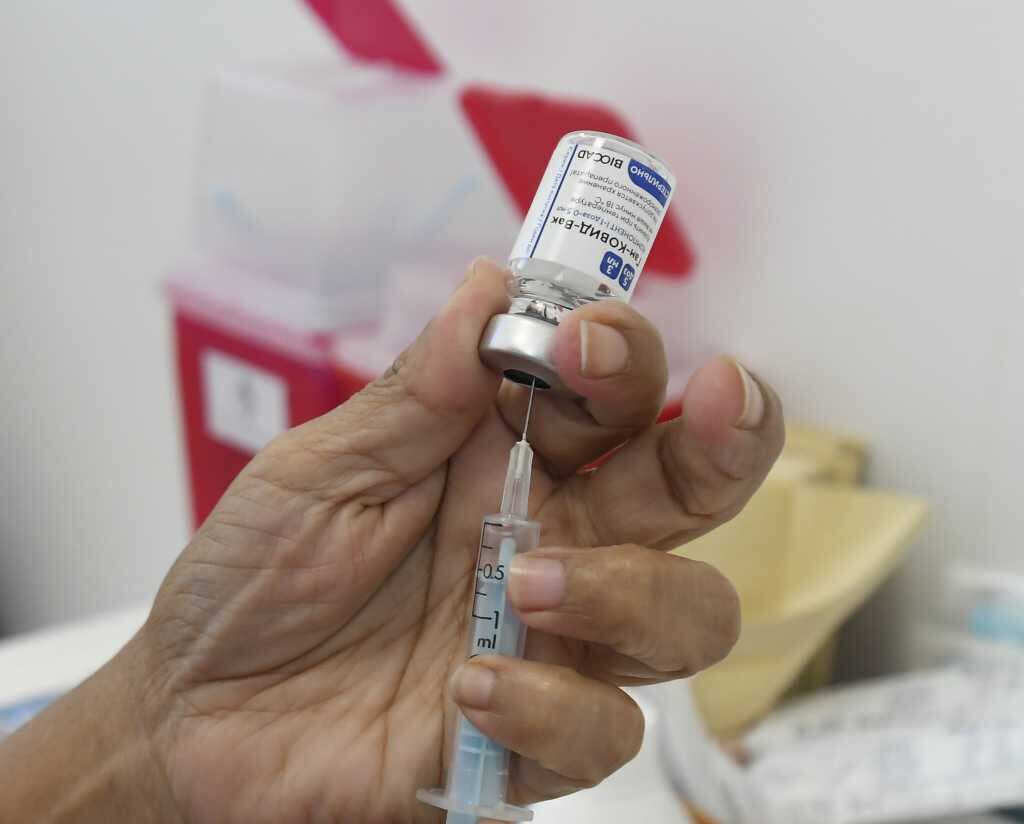 El 74,2% de los sueros de personas vacunadas con Sputnik V pudo neutralizar la variante de coronavirus Ómicron frente al 56,9% de los sueros de las personas que recibieron Pfizer.