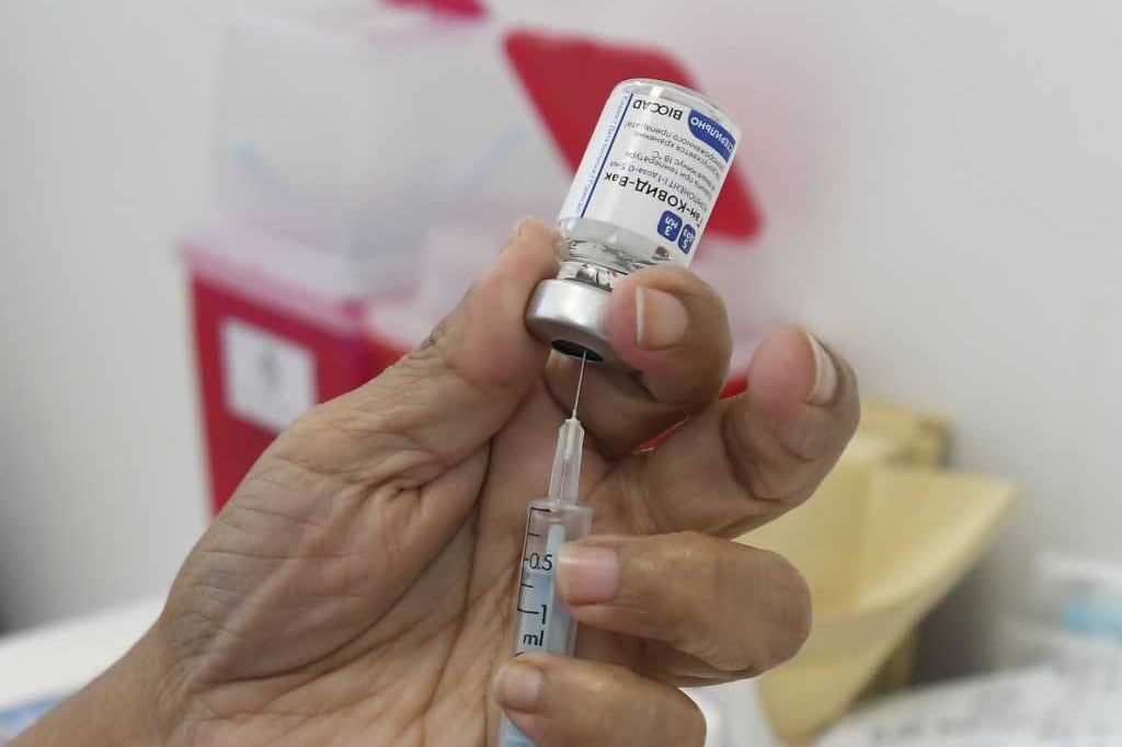 El 74,2% de los sueros de personas vacunadas con Sputnik V pudo neutralizar la variante de coronavirus Ómicron frente al 56,9% de los sueros de las personas que recibieron Pfizer.