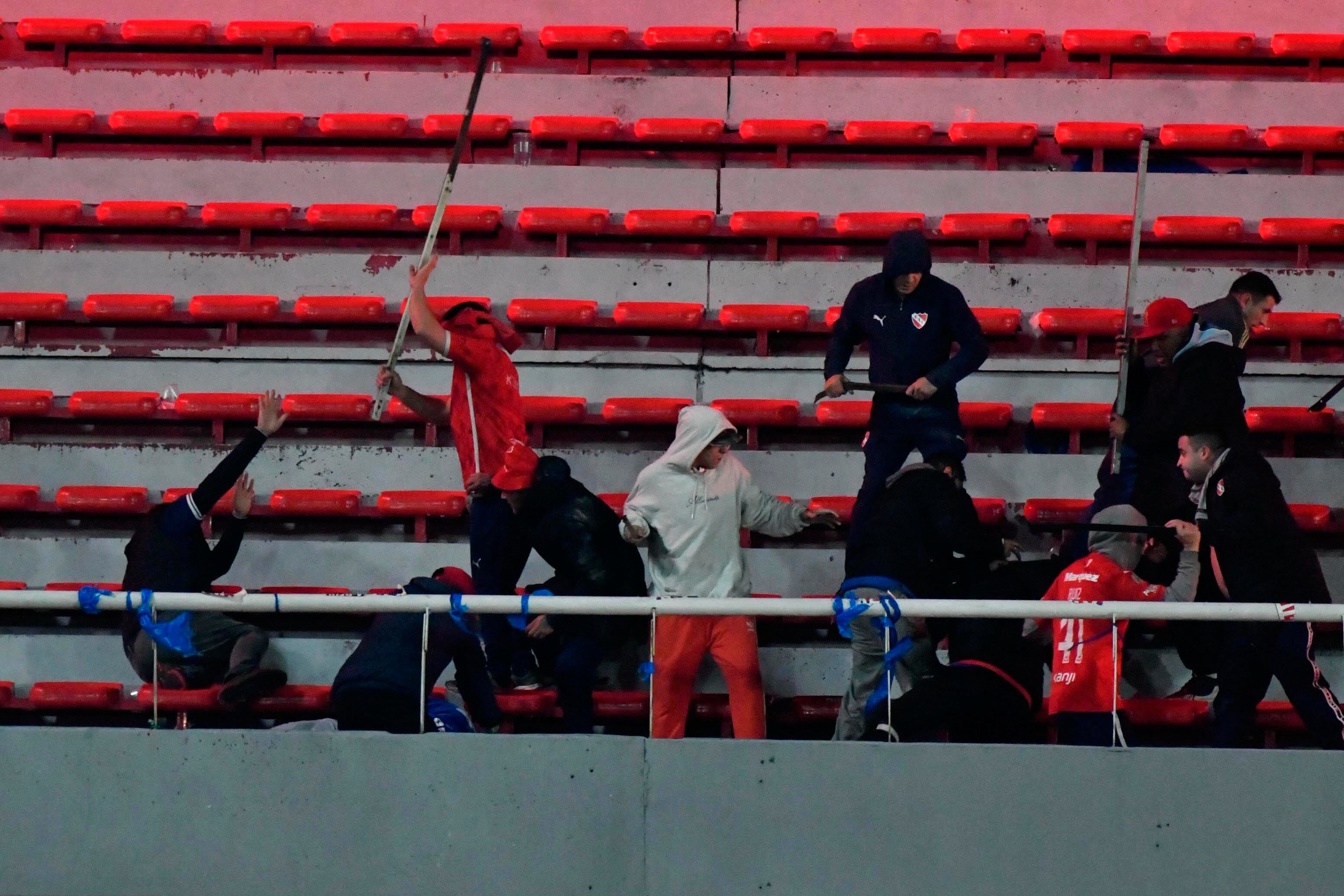 El enfrentamiento en una de las populares del estadio