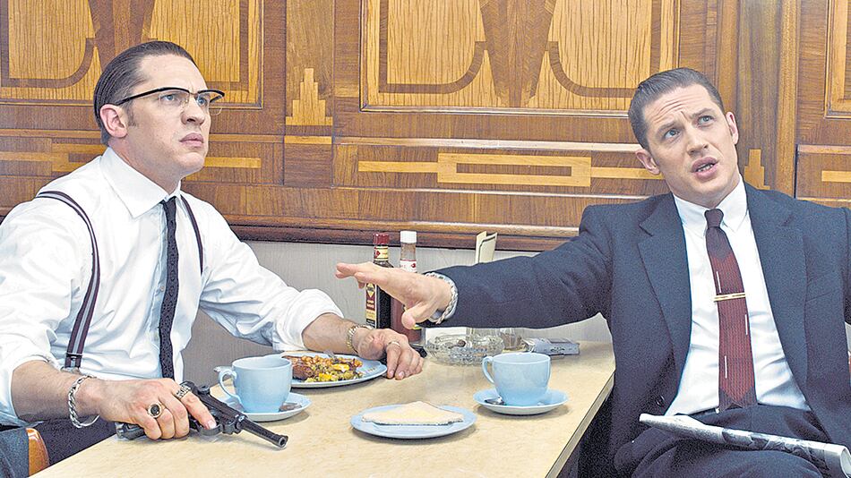 Hardy encarna a Reginald y Ronald: por momentos Leyenda parece un show solista del actor.