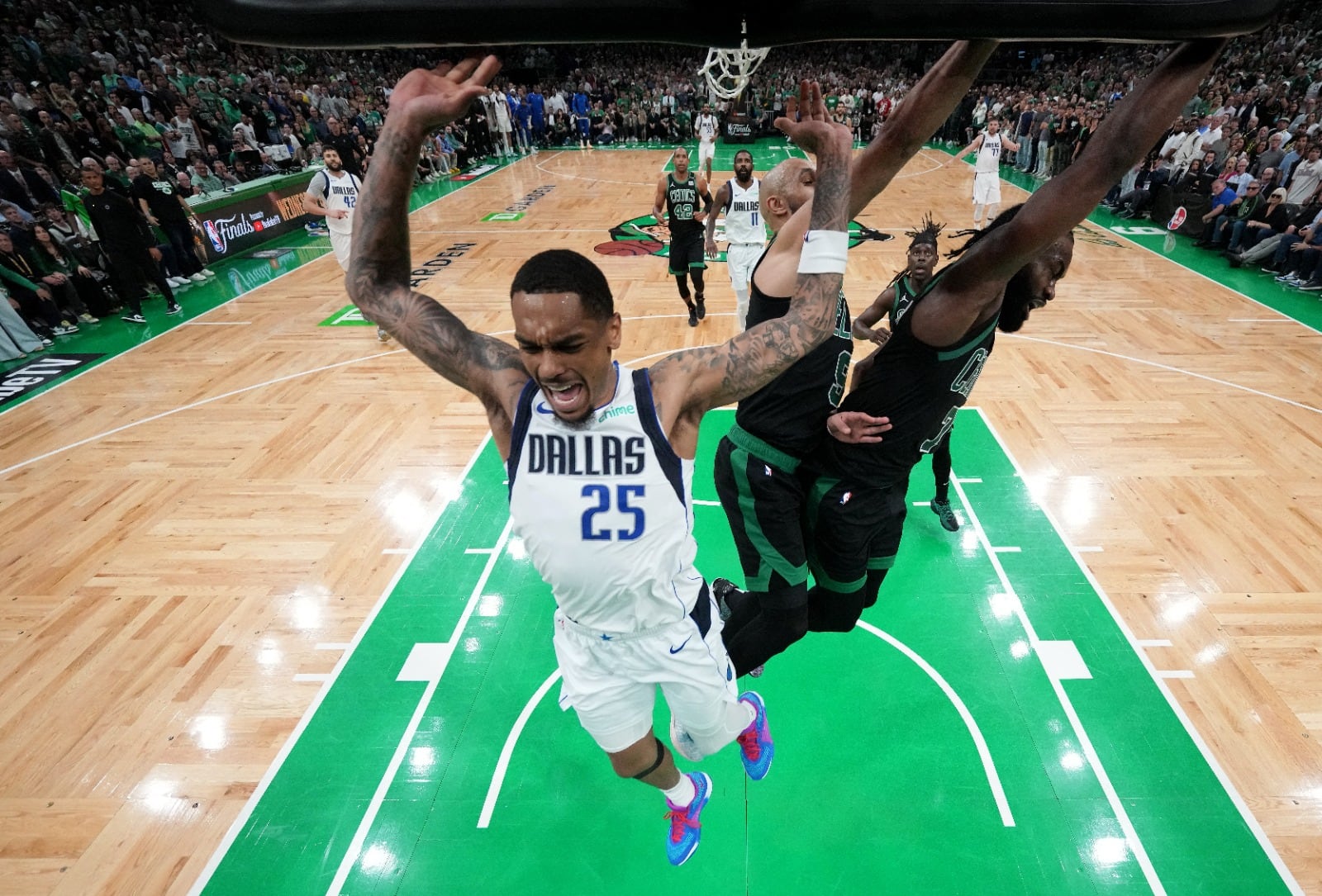 La defensa de Boston fue clave en el triunfo ante Dallas